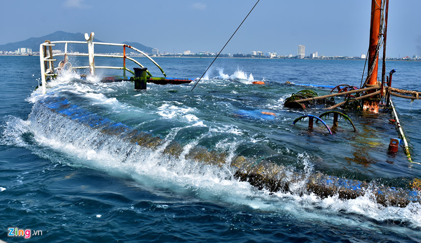 Xẻ thịt tàu hàng triệu đô chìm ở biển Quy Nhơn bán phế liệu
